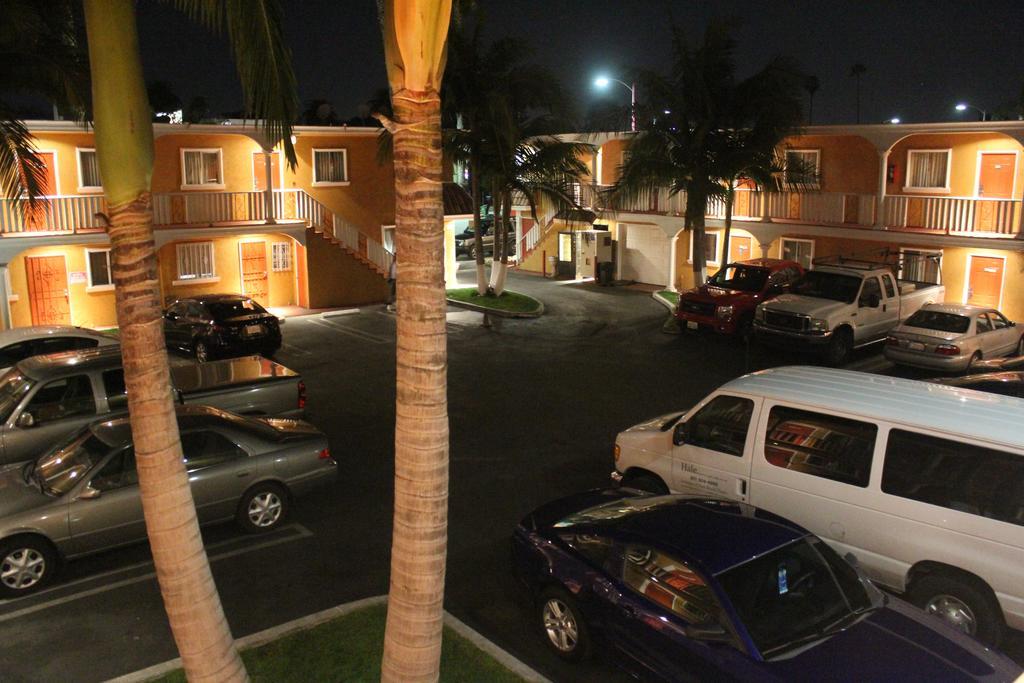 Hotel Paradise And Los Angeles