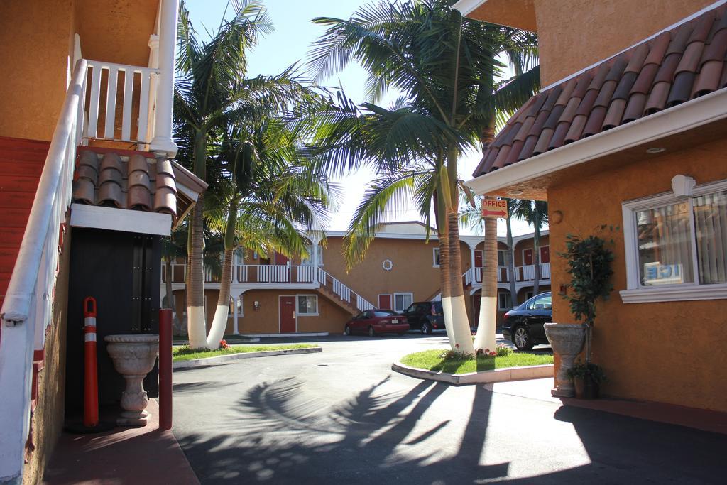 Hotel Paradise And Los Angeles