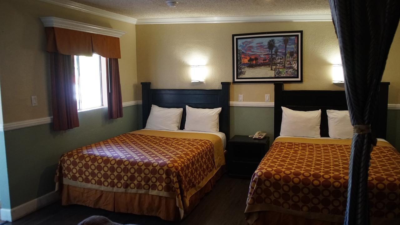Paradise And Hotel 2*