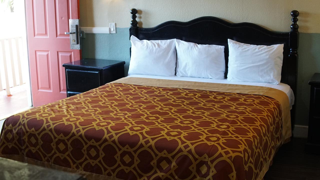 Hotel Paradise And Los Angeles